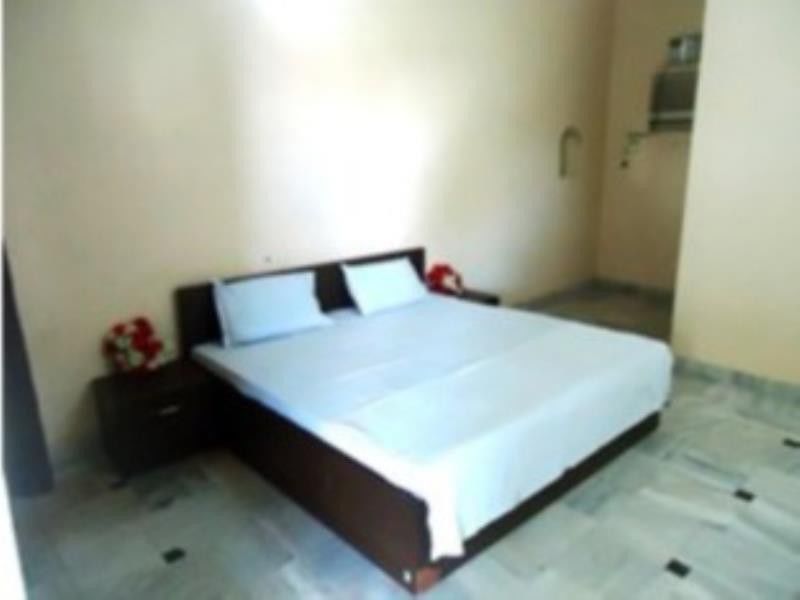 Kedar Dham Hotel Матура Екстериор снимка